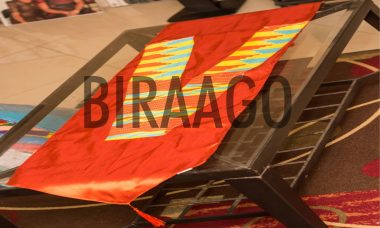 Red table runner from Biraago.